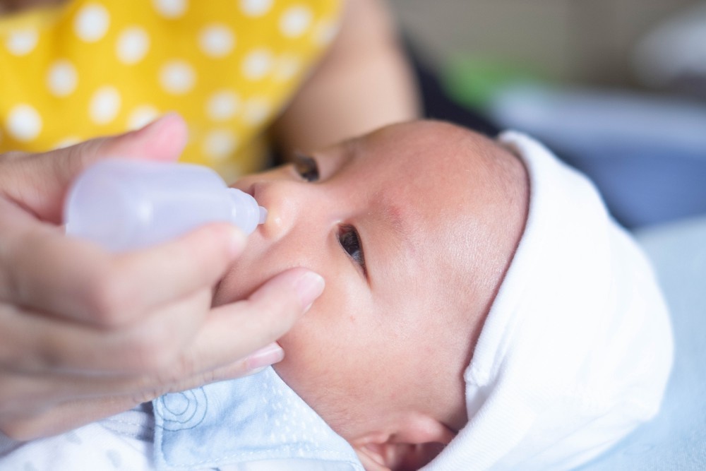Lavaggi nasali neonato: la guida completa