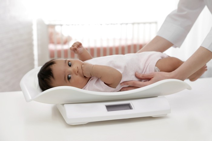 Neonato che non prende peso: Cause e Soluzioni